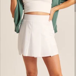 NWT Abercrombie pleated travelers skort